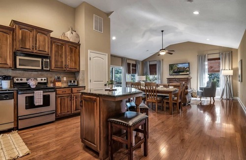 Hollister House | BEAUTIFUL Home Close to Branson Activities!
