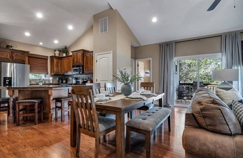 Hollister House | BEAUTIFUL Home Close to Branson Activities!