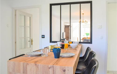 Sainte-Mere-Eglise House | Beautiful Home In Sainte-Mère-Église