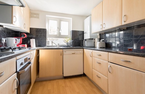 Haverstock Apartment | Beautiful Home in Camden with Garden