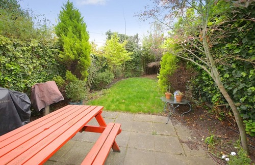 Haverstock Apartment | Beautiful Home in Camden with Garden