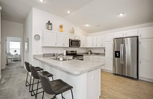 Wildwood House | Beautiful Home + Golf Cart in Prime Location – Minutes from Brownwood, and More!