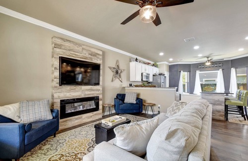 Fredericksburg House | Beautiful home in Fredericksburg w/Hot Tub