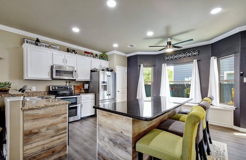 Fredericksburg House | Beautiful home in Fredericksburg w/Hot Tub