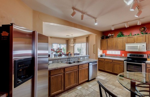 Eloy House | Beautiful home in a gated community on a golf course, w