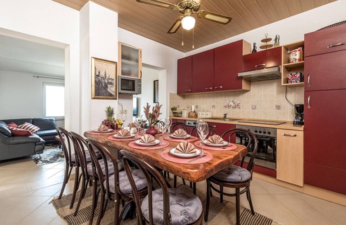 Banjol House | Beautiful home in Banjol with sauna