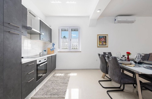 Benkovac House | Beautiful home in Benkovac