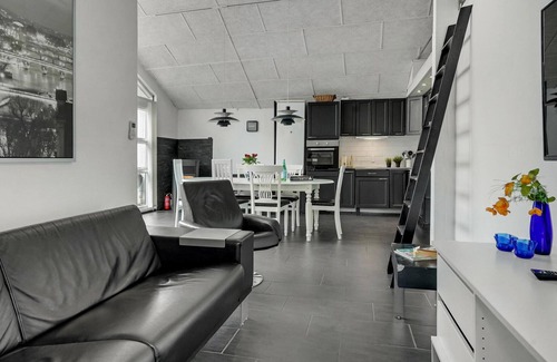 Hvidbjerg Strand House | Beautiful home in Børkop with kitchen