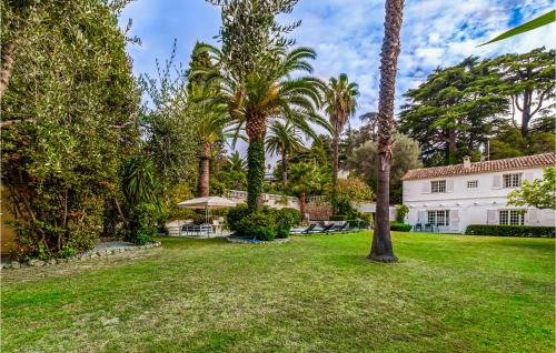 La Croix des Gardes House | Beautiful Home In Cannes With Kitchen