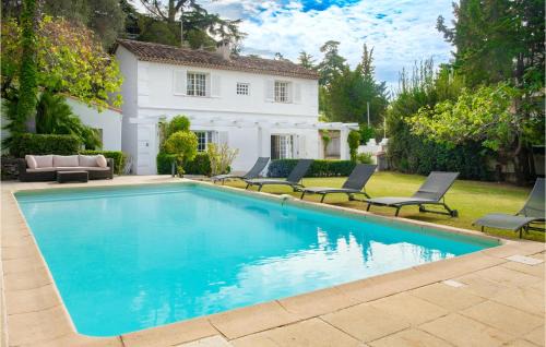La Croix des Gardes House | Beautiful Home In Cannes With Kitchen