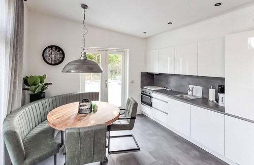 Den Oever House | Beautiful home in Den Oever with WiFi