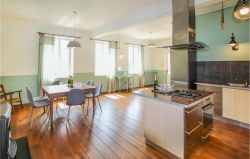 Die House | Beautiful Home In Die