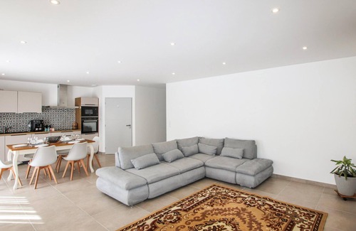Die House | Beautiful home in Die with house a mountain view