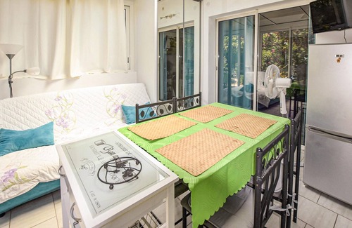 Donzere House | Beautiful home in Donzère with WiFi