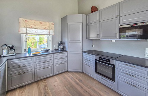 Fitjar House | Beautiful home in Fitjar with house sea view