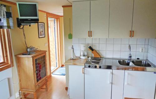 Listarum House | Beautiful Home In Gäsrsnäs With Wifi
