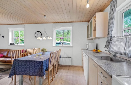 Skygge House | Beautiful home in Give with WiFi