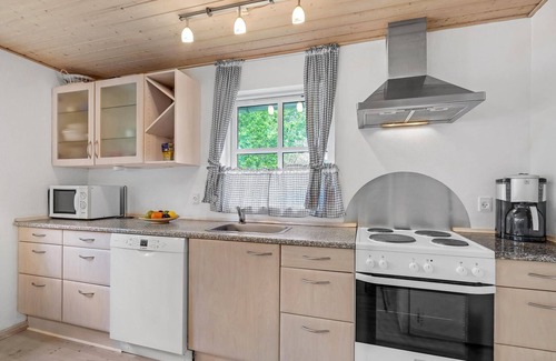 Skygge House | Beautiful home in Give with WiFi