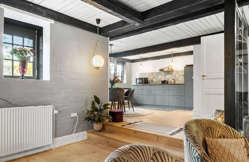 Grenaa House | Beautiful home in Grenaa with WiFi