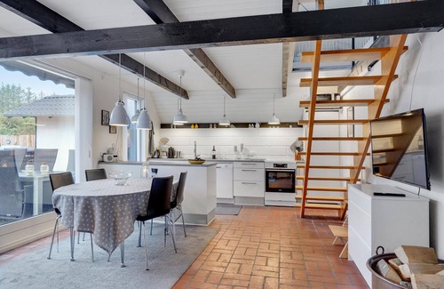 Haslevgarde House | Beautiful home in Hadsund with kitchen