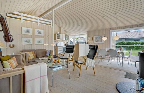 Hojslev House | Beautiful home in Højslev with WiFi