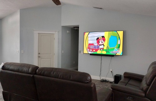 Greater Groves House | Beautiful home in Kissimmee, 17 minutes from Disney and Universal, 3 bedrooms