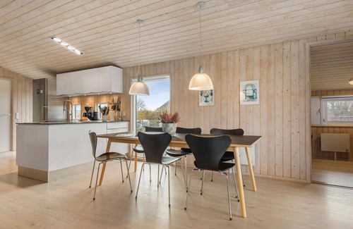 Saksild Strand House | Beautiful home in Odder with WiFi