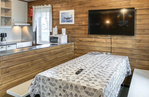 Offersøy House | Beautiful home in Offersøy with kitchen