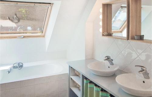 Pays Bigouden Sud House | Beautiful Home In Pont Labbé With Wifi