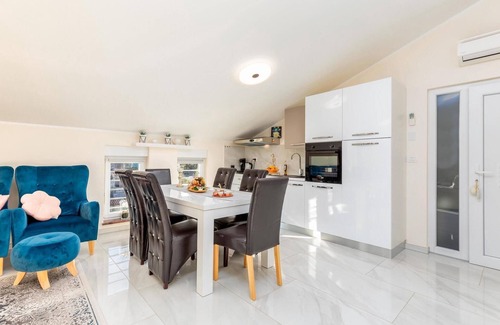 Pula House | Beautiful home in Pula with jacuzzi
