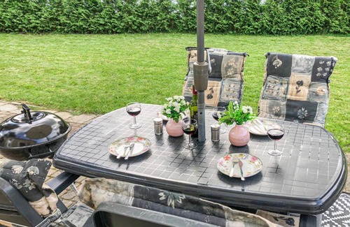 Rheezerveen House | Beautiful home in Rheezerveen with 2 Bedrooms, WiFi and Indoor swimming pool