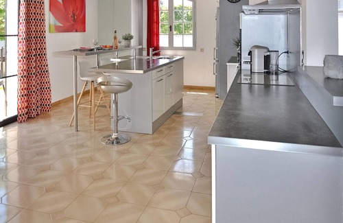 Rognonas House | Beautiful home in Rognonas with WiFi