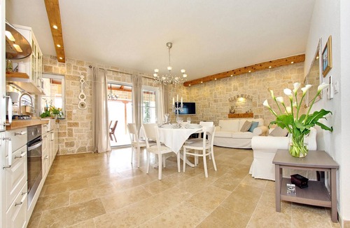Sutomiscica House | Beautiful home in Sutomiscica