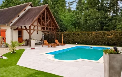 Sainte-Anne-sur-Brivet House | Beautiful Home In Salbris