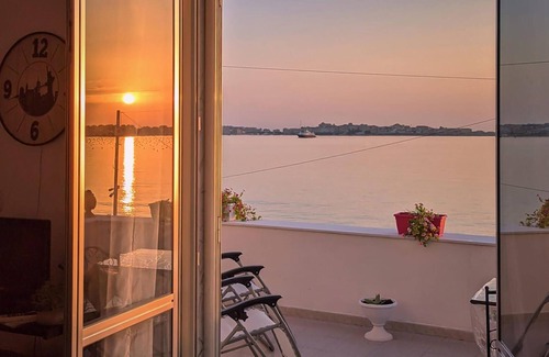 Carrozziere House | Beautiful home in Siracusa with kitchen