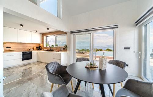 Supetar House | Beautiful Home In Splitska- Supetar