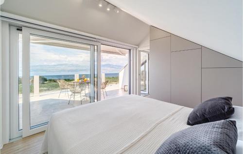 Supetar House | Beautiful Home In Splitska- Supetar