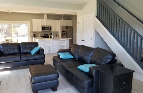 Central Okanagan House | Beautiful Home in the Okanagan, walk to Okanagan lake, Provincial Parks.