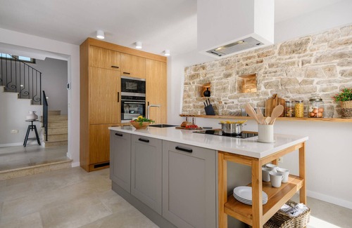 Tinjan House | Beautiful home in Tinjan