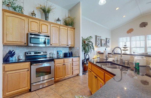 Port Aransas House | Beautiful Home in Gated Village Walk, 2 Shared Heated Pools, Pets Allowed, Garage Access