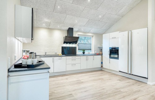 Varde Municipality House | Beautiful home in Varde with kitchen