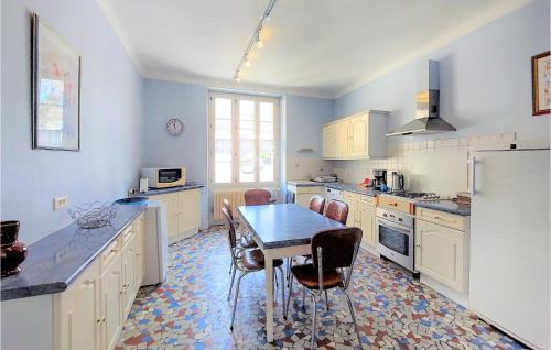 Volnay House | Beautiful Home In Volnay With Wifi