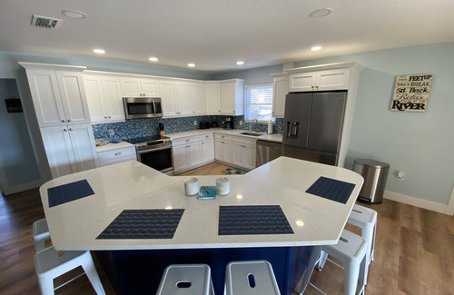 Weeki Wachee Gardens House | Beautiful Home Located DIRECTLY ON RIVER!
