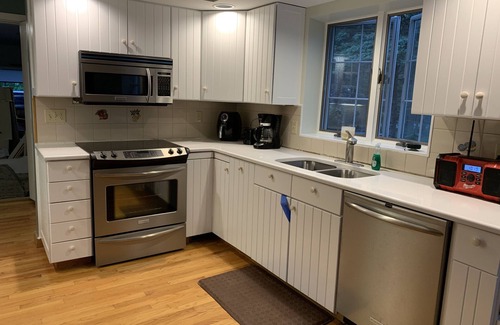 Chatham House | Beautiful home near Jacknife Beach and bike trail