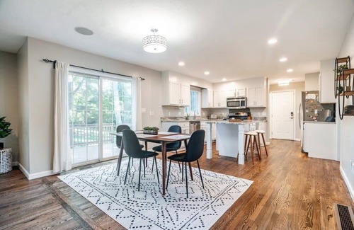 Holbrook House | Beautiful home next train station, grill, spacious