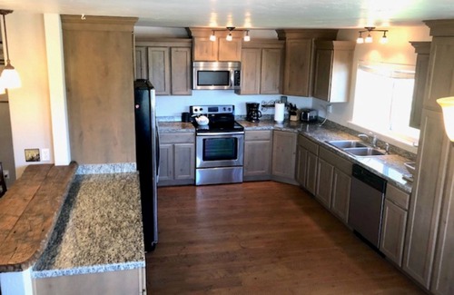 Silver Star House | Beautiful Home On 4 acres. Near Twin Bridges Round Barn wedding venue