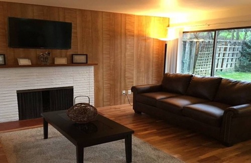 Highline House | Beautiful Home On Glen Acres Golf Course, Hottub!