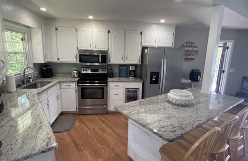 Indian Oaks House | Beautiful Home on Lake Keowee- Deep Water Dock- 4bd/4ba -Close to Clemson
