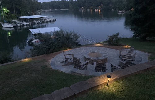 Indian Oaks House | Beautiful Home on Lake Keowee- Deep Water Dock- 4bd/4ba -Close to Clemson