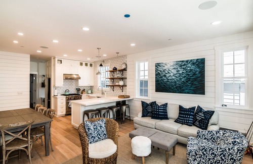 Avalon House | Beautiful Home On The Flats
